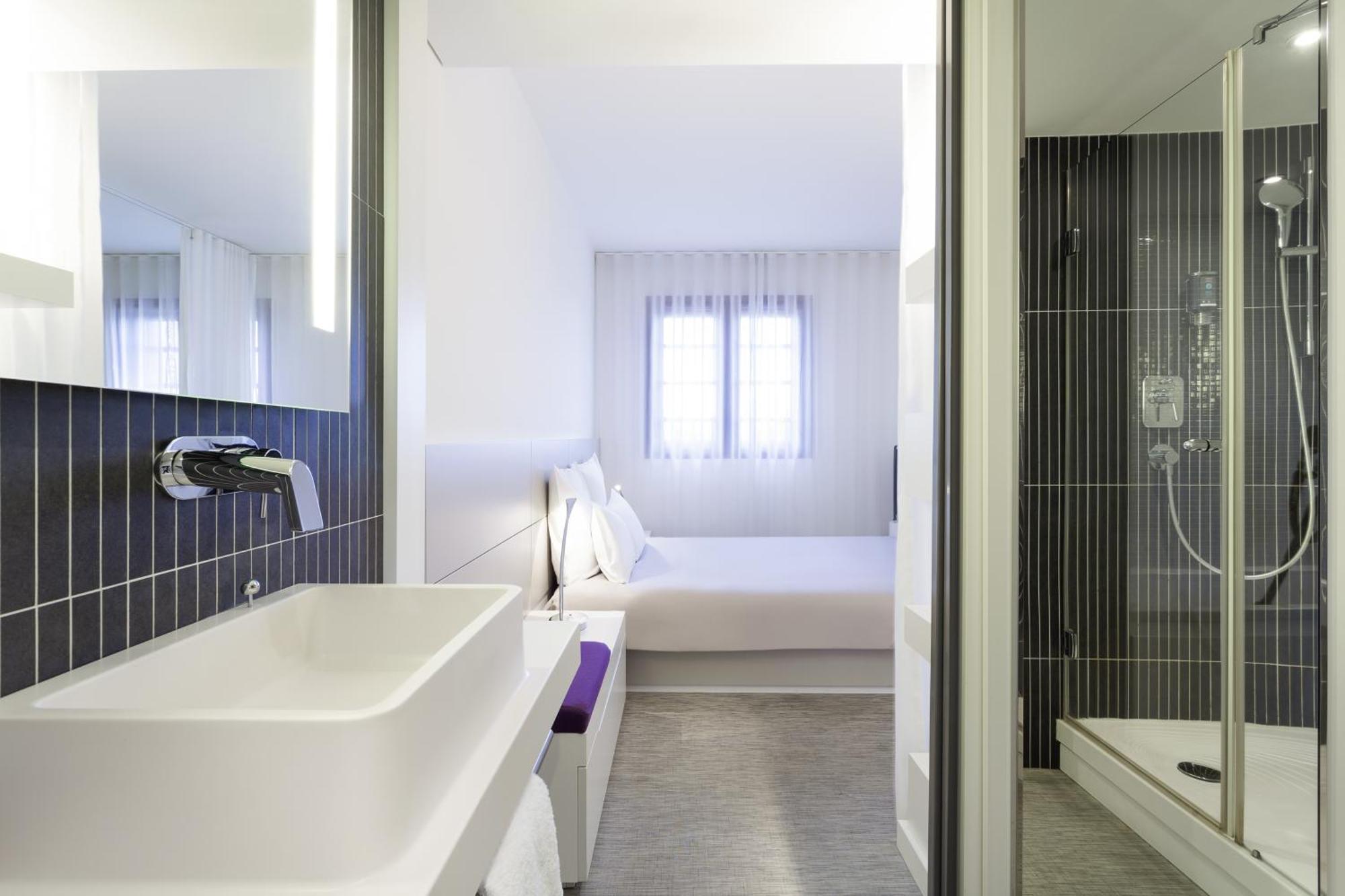 Executive Suite,1405660430:JPEG